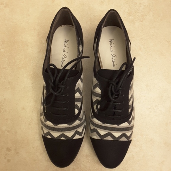 Size 7 Michael Antonio Flats NEVER WORN - Picture 2 of 5